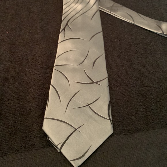 PIERRE CARDIN BRAND NEW 100% SILK TIE - Picture 2 of 4